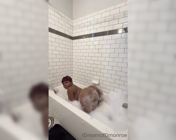 Diamond Monroe aka idreamofdmonroe OnlyFans - Sexy shower twerk