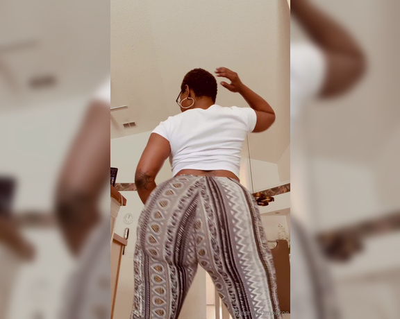 Diamond Monroe aka idreamofdmonroe OnlyFans - So big and juicy watch til the end