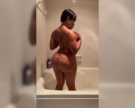 Diamond Monroe aka idreamofdmonroe OnlyFans - Watch this ass clap in the