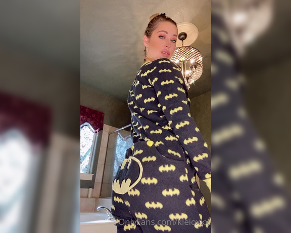 Kleio Valentien aka kleioxxx OnlyFans - Will you come to my PJ party