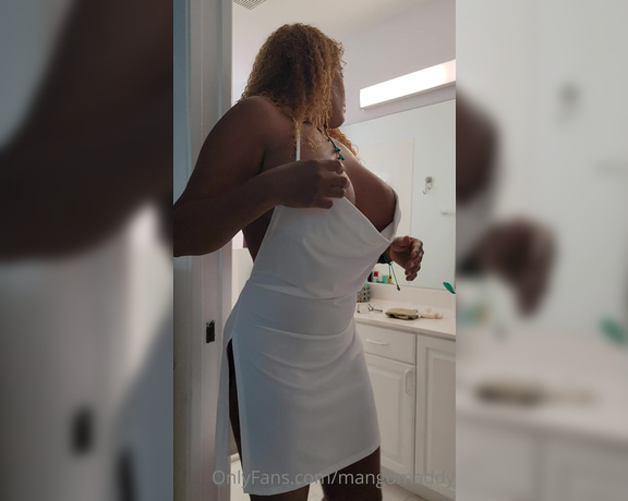 Mango Maddy aka mangomaddy OnlyFans - Fresh out of shower Do you think this dress look good