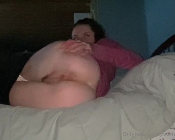 Yourfavoritefartgirl aka yourfavoritefartgirl OnlyFans - Some farts before bed last night and then a CUTE one this morning