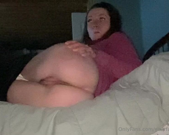 Yourfavoritefartgirl aka yourfavoritefartgirl OnlyFans - Some farts before bed last night and then a CUTE one this morning