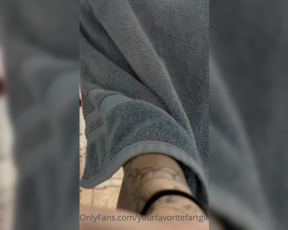 Yourfavoritefartgirl aka yourfavoritefartgirl OnlyFans - Thissss is just hilarious i tried to do my normal bend over backwards” toot, and realized