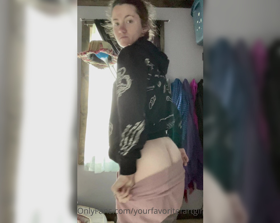 Yourfavoritefartgirl aka yourfavoritefartgirl OnlyFans - 1completely naked fart & a silent one just with no pants then a good one