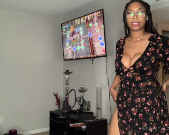 Ebonykinkyqueen - Smh, you’re obsessed with the idea of me coming home in a dres 4K (15.04.2021)