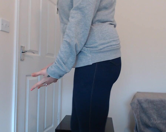 Amy_taboo - Bro was in the Bathroom and I couldnt hold it much longer!!!! I let go and squirtP ee myself x (05.02.2019)