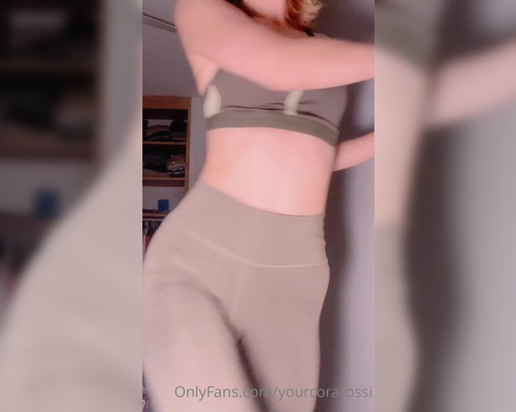 Cora Rossi aka yourcorarossi OnlyFans - I went shopping today and bought a couple of clothes and tried them on for you!)