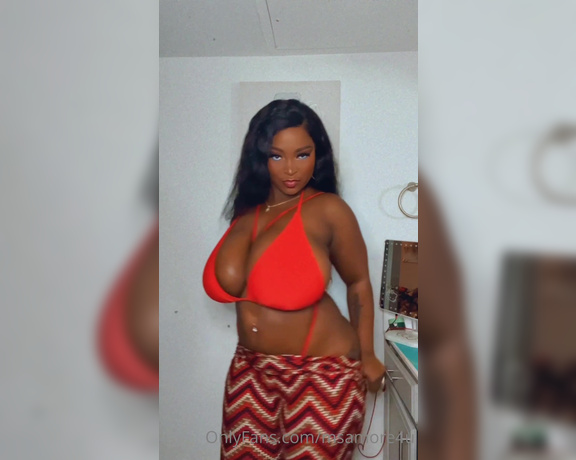 Eboni Amore aka msamore4u OnlyFans - Can a groovy chick get some love