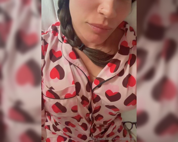 MrsWolfLove aka mrswolflove OnlyFans - Shhhhh they cant know Im a sneaky bad mom