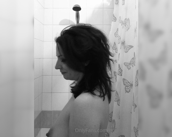 Miss Dawson aka themissdawson OnlyFans - Showering forwith you