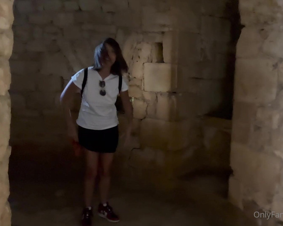 Nephael aka nephael OnlyFans - Je me balade dans un chteau en ruine pour une visite touristique je mamuse mexhiber