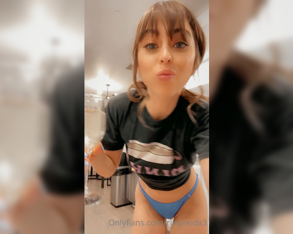 Riley Reid aka rileyreidx3 OnlyFans - Keep swiping if you want to see my pretty pussy!! Tip me if you love