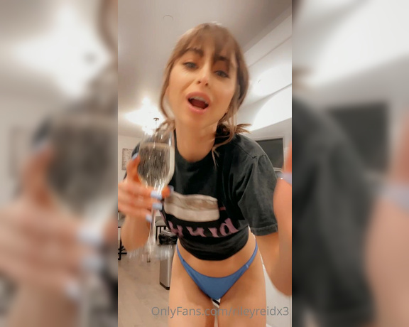 Riley Reid aka rileyreidx3 OnlyFans - Keep swiping if you want to see my pretty pussy!! Tip me if you love