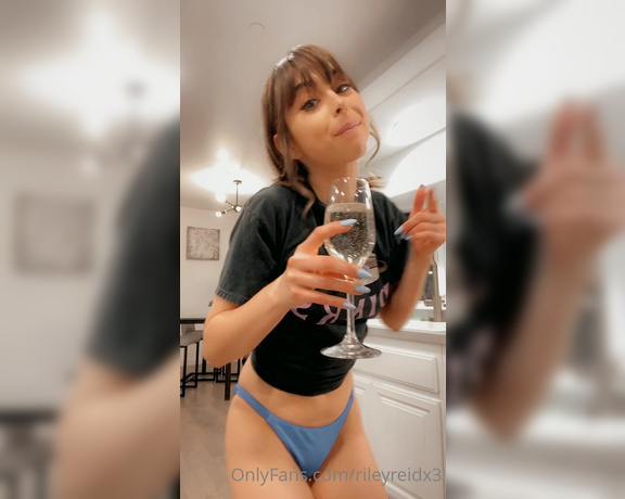 Riley Reid aka rileyreidx3 OnlyFans - Keep swiping if you want to see my pretty pussy!! Tip me if you love