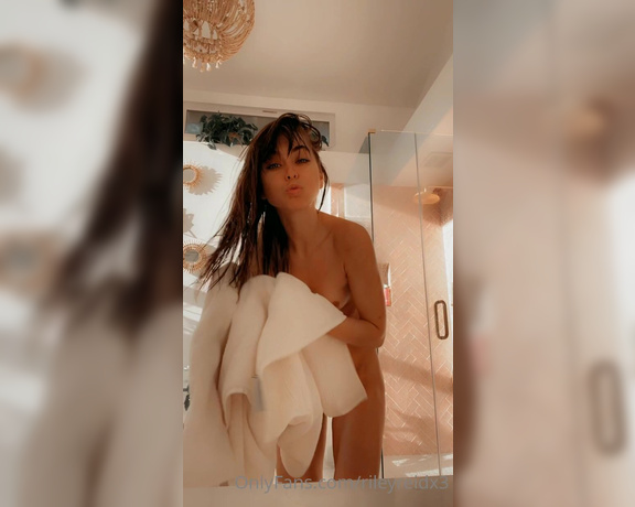 Riley Reid aka rileyreidx3 OnlyFans - Dirty girls gotta come clean sometime too!