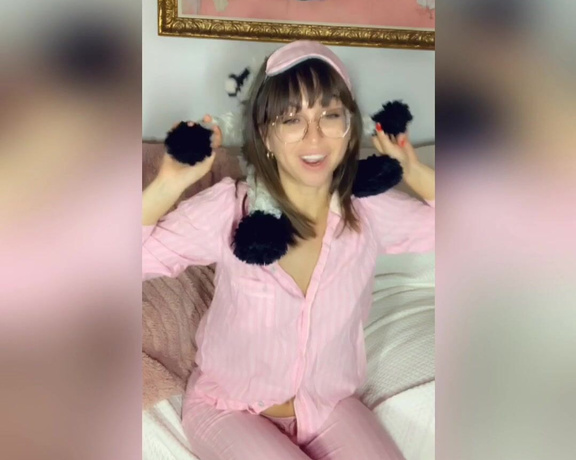 Riley Reid aka rileyreidx3 OnlyFans - A naughty little night time tease