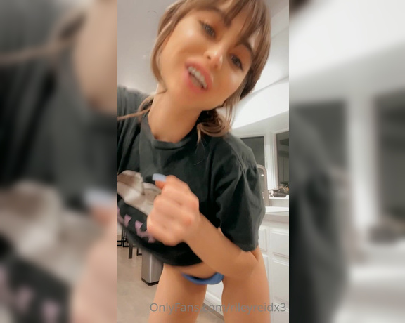 Riley Reid aka rileyreidx3 OnlyFans - Keep swiping if you want to see my pretty pussy!! Tip me if you love