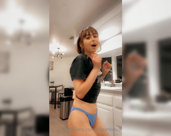 Riley Reid aka rileyreidx3 OnlyFans - Keep swiping if you want to see my pretty pussy!! Tip me if you love