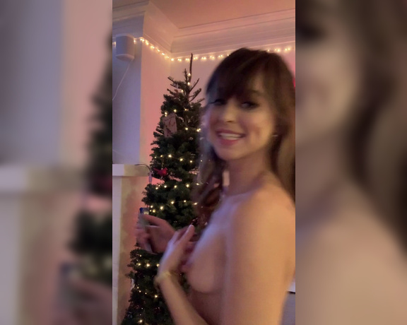 Riley Reid aka rileyreidx3 OnlyFans - Christmas Strip Tease