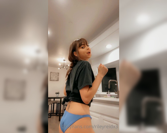 Riley Reid aka rileyreidx3 OnlyFans - Keep swiping if you want to see my pretty pussy!! Tip me if you love