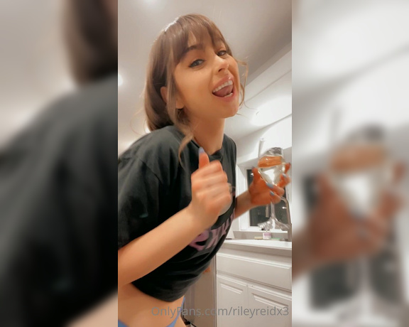 Riley Reid aka rileyreidx3 OnlyFans - Keep swiping if you want to see my pretty pussy!! Tip me if you love