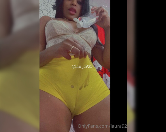 Laura92 aka laura92 OnlyFans - Un toto resbaloso