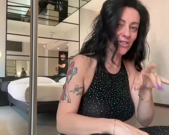 liana-volpi aka liana-volpi OnlyFans Video 7348