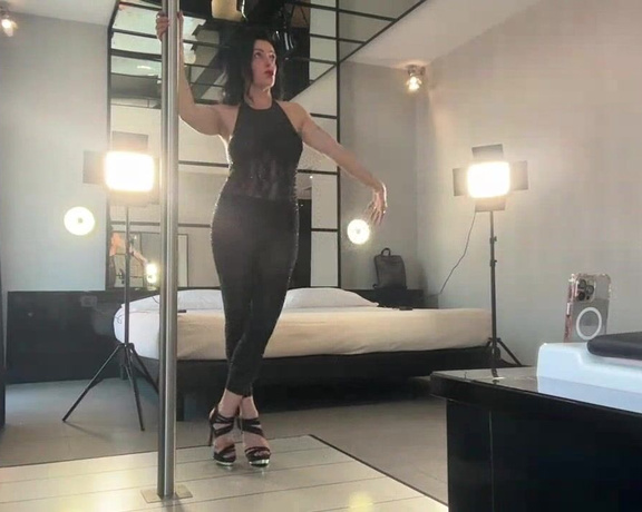 liana-volpi aka liana-volpi OnlyFans Video 7348