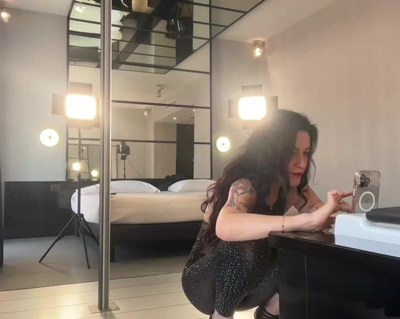 liana-volpi aka liana-volpi OnlyFans Video 7348