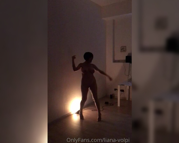 liana-volpi aka liana-volpi OnlyFans Video 2370