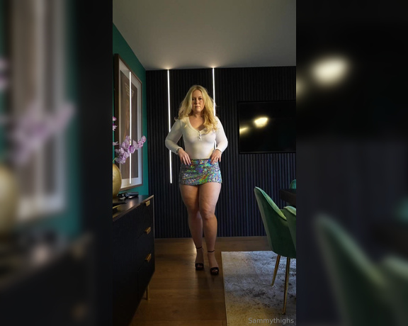 Sammy Thighs aka sammythighs OnlyFans - A little strip and naked walk to brighten your week