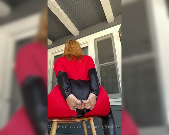 Emma Magnolia aka emmamagnoliaxo OnlyFans - Somebody come stretch me out