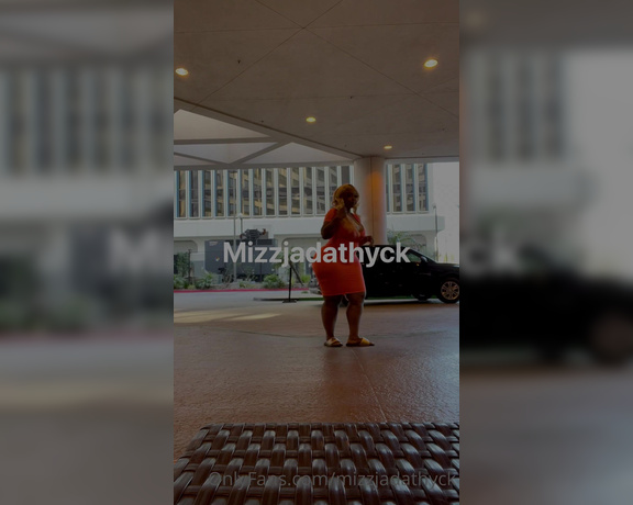 MizzJada Thyck aka mizzjadathyck OnlyFans - Hey guys I’m in LA showing this fat ass do some of y’all live here