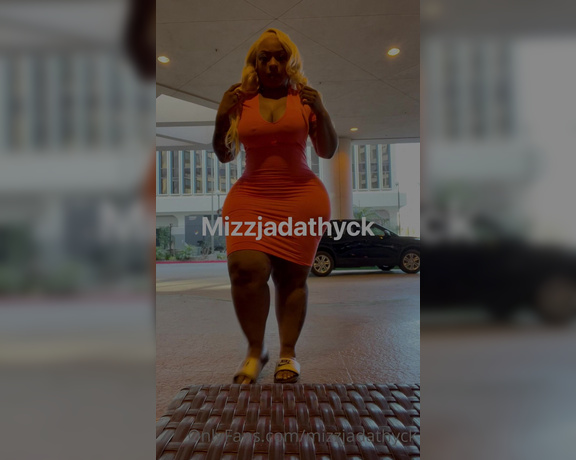 MizzJada Thyck aka mizzjadathyck OnlyFans - Hey guys I’m in LA showing this fat ass do some of y’all live here