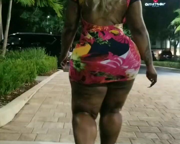 MizzJada Thyck aka mizzjadathyck OnlyFans - Who like ass lol Im moving in August in my house I hope I get