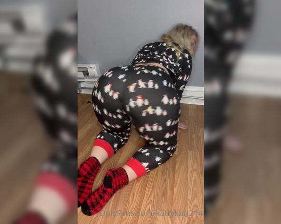 Mrs Kattycakes aka mrskattycakes OnlyFans - Are my Christmas Jammie’s cute