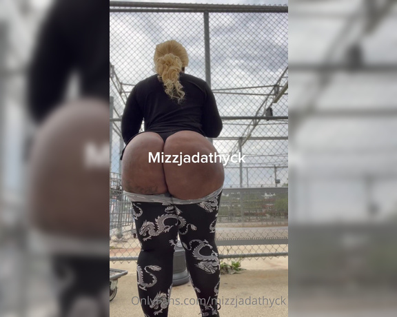 MizzJada Thyck aka mizzjadathyck OnlyFans - Full video is for purchase Dm me for costume videos it’s more expensive for the video