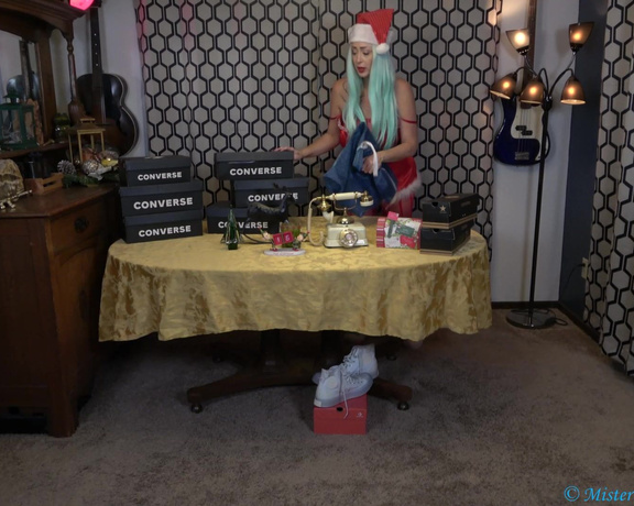MisterCoxProductions - Santas Little Helper Needs Your Help, Role Play, Christmas, Cumshots, POV, Taboo, ManyVids