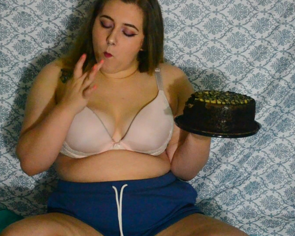 DirtyBirdyy - Fat Girl Eats Chocolate Cake, Chubby, Eating, Feeder/Feedee, Food, Food Porn, ManyVids