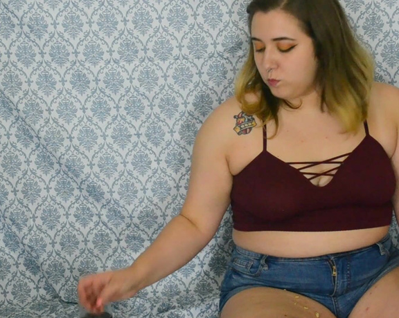 DirtyBirdyy - Fatty Stuffing Her Face with a Burrito, Chubby, Eating, Facestuffing / Overeating, Feeder/Feedee, Food, ManyVids