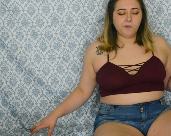 DirtyBirdyy - Fatty Stuffing Her Face with a Burrito, Chubby, Eating, Facestuffing / Overeating, Feeder/Feedee, Food, ManyVids