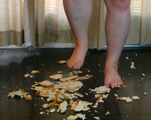 DirtyBirdyy - Fetish Bread Crushing, Food & Object Crush, Crush, Food, Feet, Food Porn, ManyVids