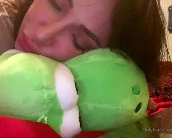 Sexybuffbabe - Squeezing and humping Yoshi...just for fun! If this was you, I would rip your head off! NM (05.04.2021)