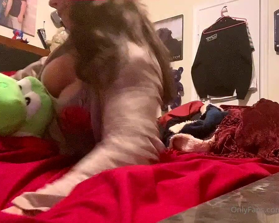 Sexybuffbabe - Squeezing and humping Yoshi...just for fun! If this was you, I would rip your head off! NM (05.04.2021)