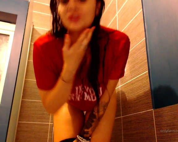 Amy_taboo - WET WET WET clothed shower and cunt fucking. J (09.04.2019)