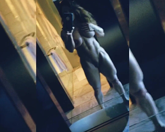 Sexybuffbabe - Just some muscle prancing in the vanity! r (14.02.2018)