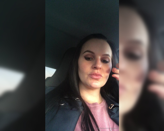 Amy_taboo - Playing with my pussy in the busy car park Dx (10.04.2020)