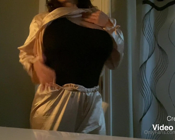 Sexybuffbabe - Just teasing with my Silky mounds this AM... K (27.11.2020)