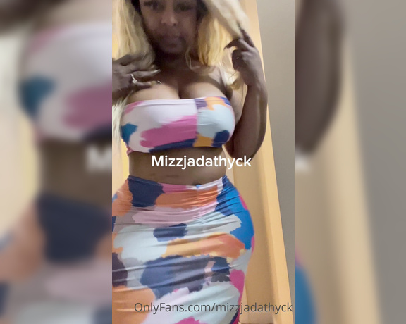 MizzJada Thyck aka mizzjadathyck OnlyFans - Hey guys I will be on live at 11pm tonight I will let y’all know what